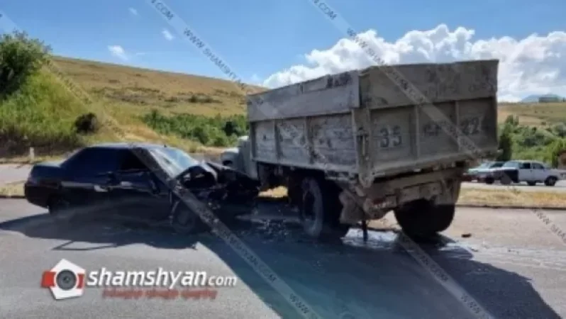Քիչ առաջ «Պարկովնիկի օբյեկտի» մոտ Lada-ն մխրճվել է խախտում կատարած ЗИЛ 130-ի մեջ