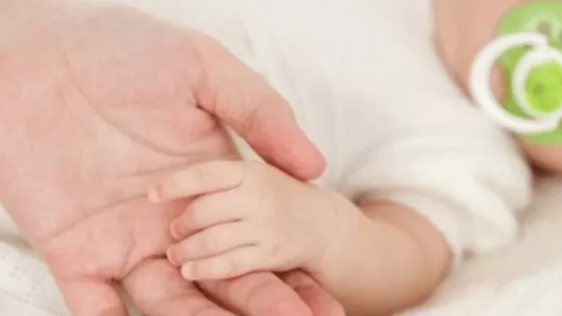 Ծննդատներում մայրերին ստիպել են հրաժարվել երեխաներից. մանրամասներ