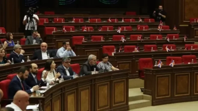 Արտահերթով արագ կսղղացնեն աղմկահարույց օրենքը․ «Հրապարակ»