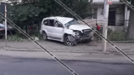 22-ամյա վարորդը Prado-ով մի քանի մետր գլորվելով՝ հայտնվել է կանաչ գոտում, վարորդն ու 2 ուղևորներ տեղափոխվել են հիվանդանոց