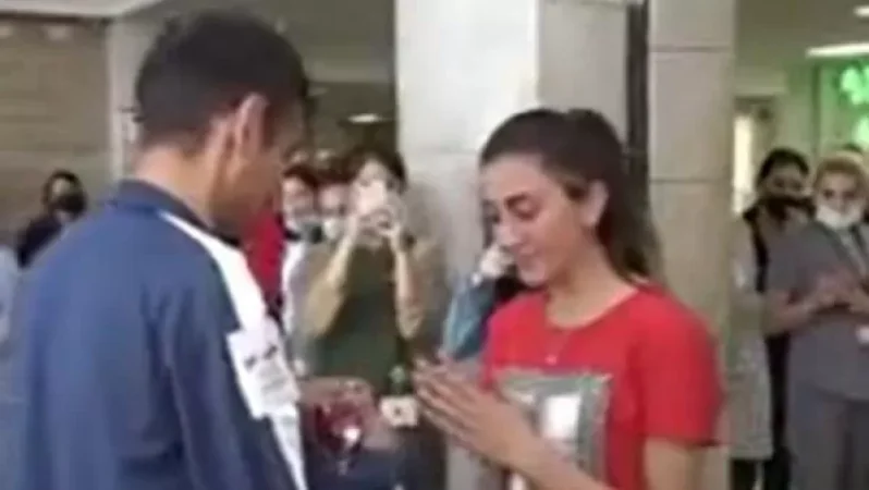 Video: Marriage Proposal Right in the Hospital