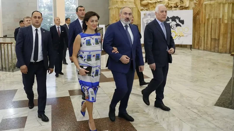 PHOTOGRAPHS: Prime Minister Attends Premiere of "Before the Beautiful Pause: Ohan Duryan" Film with His Wife