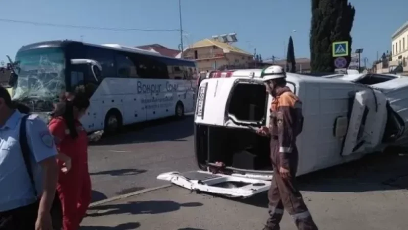 Սոչիում զբոսաշրջիկներ տեղափոխող ավտոբուսի և միկրոավտոբուսի վթարից մեկ հայ է տուժել