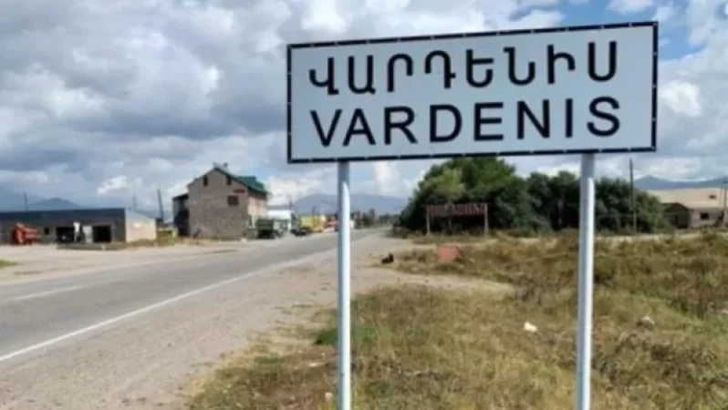 Վարդենիսի տարածաշրջանում մարտական հերթապահություն իրականացնող զինտեխնիկային հարվածելու հետևանքով զոհվել է երկու, վիրավորվել՝ 10 զինծառայող