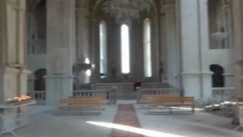 Մի խումբ երիտասարդներ մաքրել են  Շուշիի Ղազանչեցոց Սուրբ Ամենափրկիչ եկեղեցին