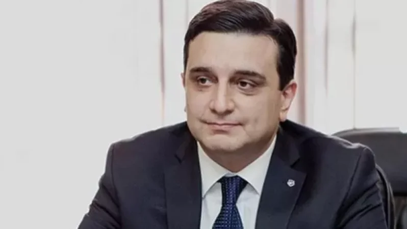 Մինչ թշնամին ռմբակոծում է մեր հոսպիտալը, մեր բժիշկները վիրահատում են այդ երկրի քաղաքացուն