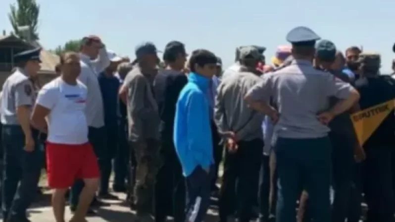 Փակել են Գյումրի-Արմավիր ճանապարհը. ինչ խնդիր են բարձրաձայնում բնակիչները