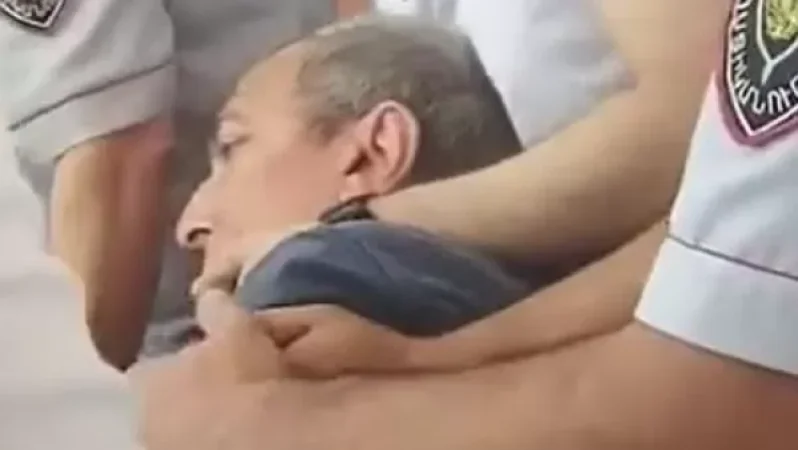 Քիչ առաջ Արմեն Գրիգորյանի մարմինը տեղափոխվեց դատարանի շենքից