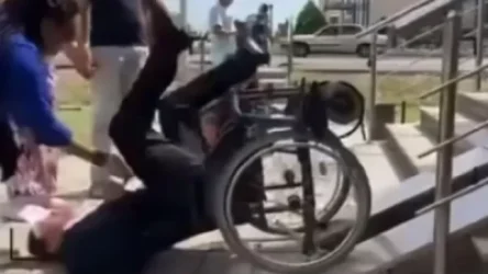 ՏԵՍԱՆՅՈՒԹ․ Ղազախստանի Թալդիկորգան քաղաքում քաղաքապետը անվասայլակից ընկել է թեքահարթակները փորձելիս