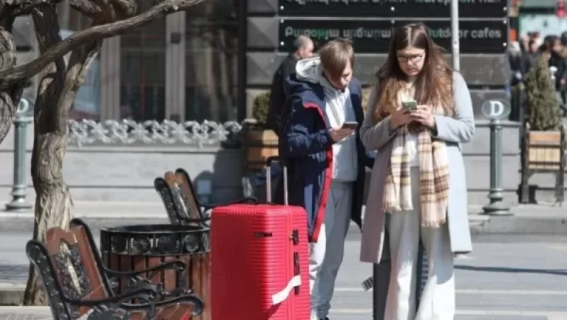 Ուր կարող են դիմել օտարերկրացիները՝ աշխատանքային գործունեության հիմքով կացության կարգավիճակ ստանալու համար. մանրամասներ