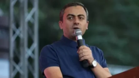 «Ծափ տվեք արա՛, թուրքերը երջանիկ են ձեզանով». Սաղաթելյան