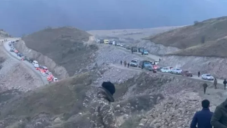 PHOTOS. A Chaos Stretching for Several Kilometers That Will Not End Until Morning