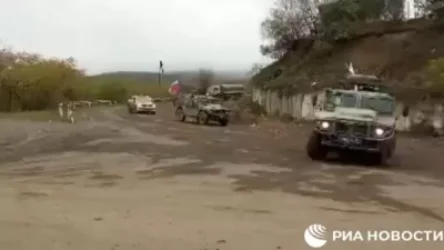 ՏԵՍԱՆՅՈՒԹ. Ռուս խաղաղապահներն ադրբեջանցի զինվորներին Շուշիից ուղեկցեցին դեպի իրենց դիրքեր