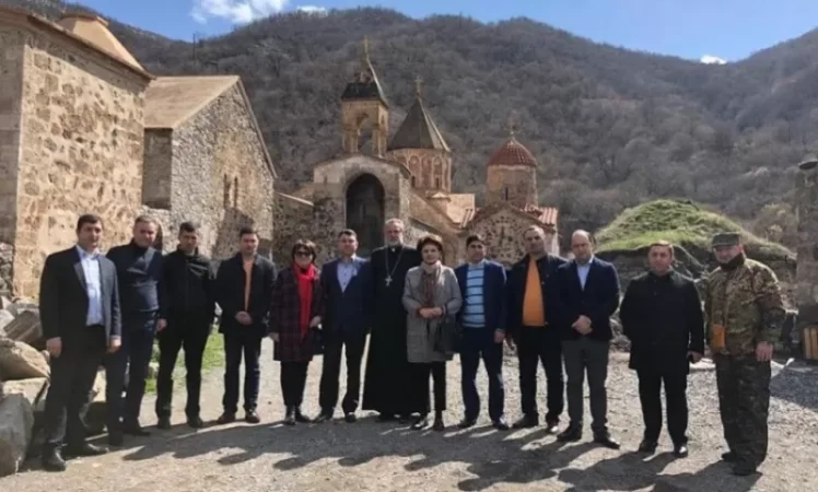 Այս պահին Արցախում ենք. Շարմազանով