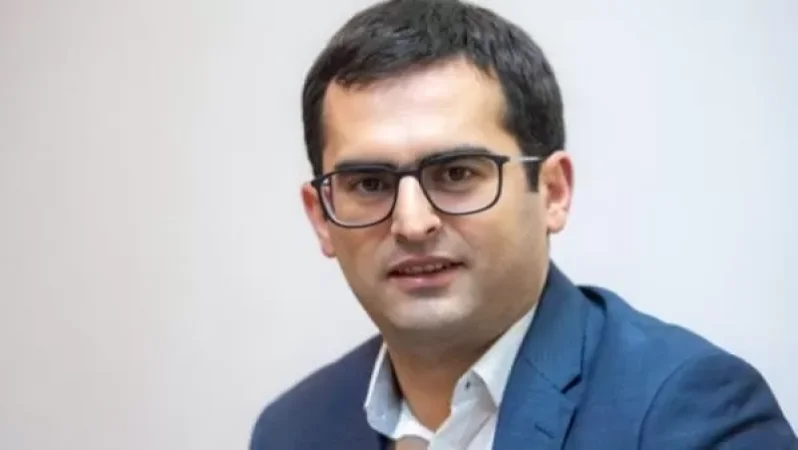 Նախարարը օդ է բարձրացրել ԱԹՍ-ն, սակայն մի քանի մետր թռիչքից հետո այն վայր է ընկել. «Հրապարակ»