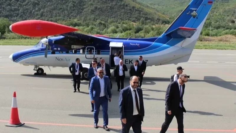 Photos: Araik Harutyunyan and Armen Grigoryan Depart for Syunik on Yerevan-Kapan Flight