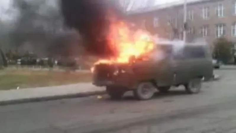 Ստեփանակերտում ՈւԱԶ է մասնակի այրվել. հրդեհը մարել են փրկարարները