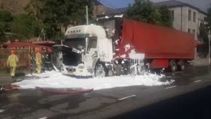 Վայքում բեռնատար է այրվել, բեռնախցիկում՝  ազոտական թթվի տարաներ