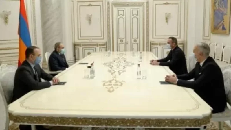 «Այս բարդ ժամանակներում պետք է լինենք միահամուռ և մեկտեղենք համազգային ներուժը». վարչապետն ընդունել է Ջորկաեֆ եղբայրներին