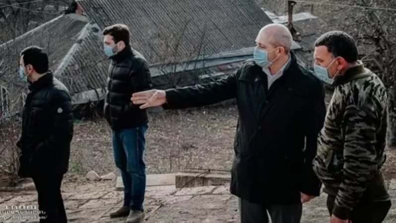 Բազում համայնքում մարզպետը ծանոթացել է ճանապարհների սալարկման աշխատանքներին