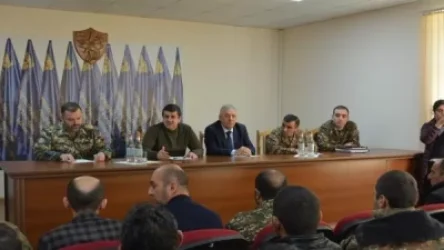 ԱՀ նախագահն ու ՀՀ պաշտպանության նախարարը հանդիպել են անհայտ կորած և գերեվարված զինծառայողների հարազատների հետ