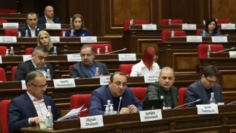 Ովքեր են մեկնել Արցախ. «Հրապարակ»