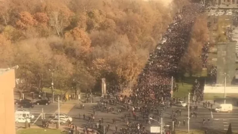 Ըստ ոստիկանության տվյալների, Փաշինյանի գլխավորած երթին մասնակցում է 2000-2500 մարդ