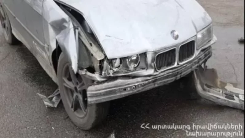 Գյումրիում բախված երկու ավտոմեքենաներից մեկի ուղևորը հոսպիտալացվել է