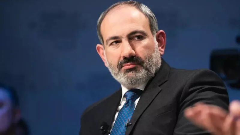 47-ամյա կինը անձրևանոցը նետել է Փաշինյանի ուղղությամբ․ ՔԿ-ն դեպքի մասին