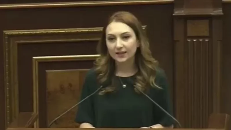 Մակունցը ԱԺ-ում 20 րոպե ընդմիջում խնդրեց՝ հայտարարելով, որ իրենց որոշ պատգամավորներ մի փորք ուշանում են