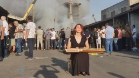 18+ ՏԵՍԱՆՅՈՒԹ. «Սուրմալու»-ում սևազգեստ կինը քանոն է նվագել. համացանցում դժգոհ են