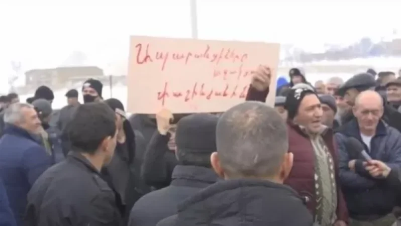 Փաշինյանին իրենց աջակցությունը հայտնող քաղաքացիների ակցիան Ապարանում