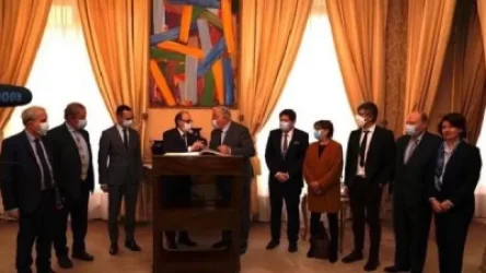 ԱԳ նախարար Արա Այվազյանը հանդիպել է Ֆրանսիայի Սենատի նախագահ Ժերար Լարշեի հետ