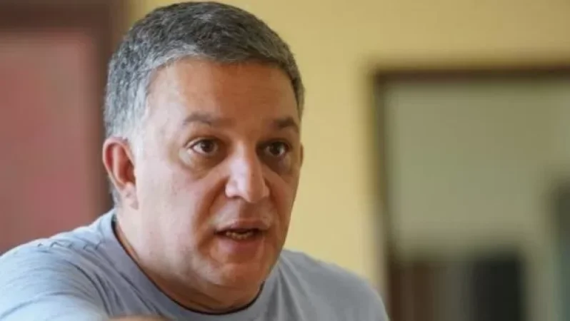 Հիմա ես ձեզ ատում եմ. ձեզ հետ միասին` բոլոր նրանց, ում ուղեղը լվացել եք անվերադարձ