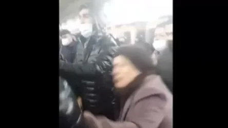 ՏԵՍԱՆՅՈՒԹ. «Գնում եմ, իմ օրվա հացի փողն աշխատեմ, ի՞նչ իրավունքով ես փակում ճամփաս». լարված իրավիճակ մետրոյում