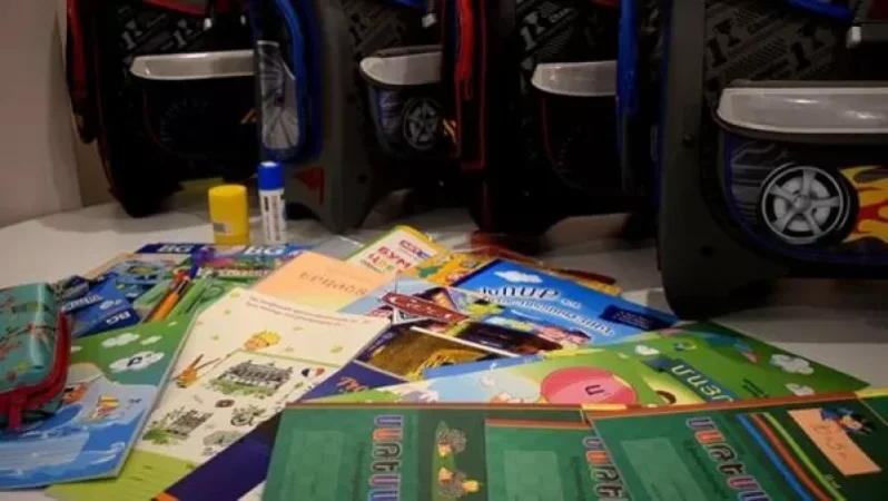 451 արցախցի աշակերտների կտրվեն դպրոցական պայուսակներ ու պարագաներ