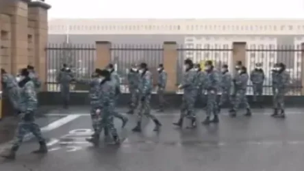 ՊՆ շենքի դիմաց ոստիկաններ են հավաքվել