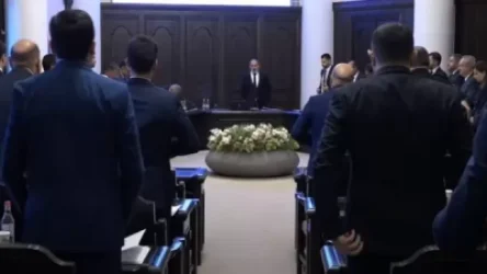 ՏԵՍԱՆՅՈՒԹ. Մեկ րոպե լռությամբ Կառավարության անդամները  հարգեցին պայթյունից զոհվածների հիշատակը