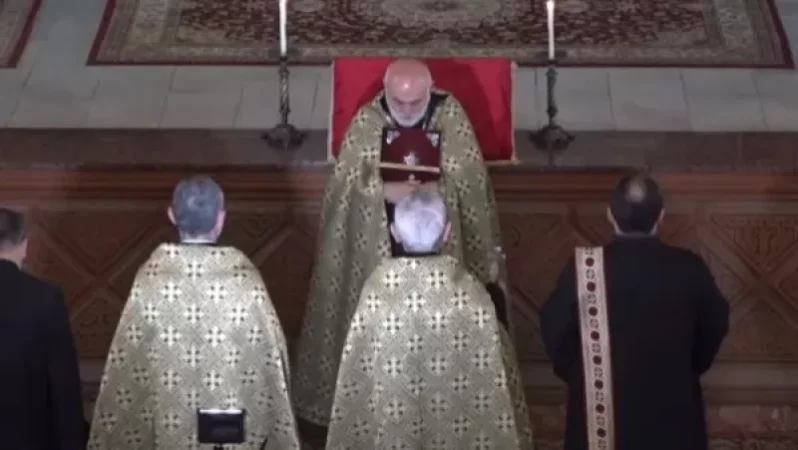 Հոգեհանգստյան կարգ է անցկացվում բոլոր եկեղեցիներում` անմեղ զոհերի հոգիների համար