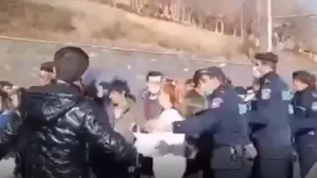 Փոքր բախում տեղի ունեցավ Նիկոլ Փաշինյանի կողմնակիցների և նրա ընդդիմախոսների միջև