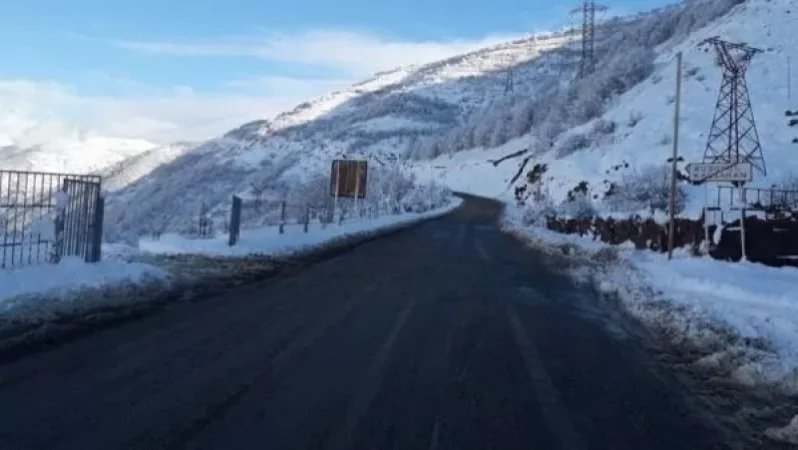 Ժամը 17։30-ի դրությամբ‚ մերկասառույցի պատճառով, Վարդենյաց լեռնանցքը դժվարանցանելի է