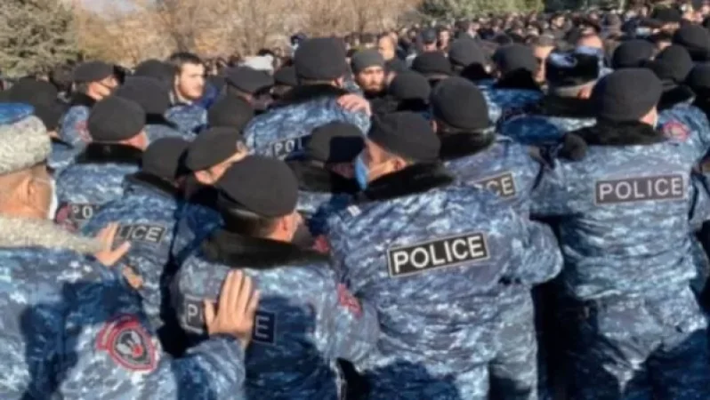 VIDEO: 'Pashinyan has sold our Homeland': Russian 'First Channel' report on Nikol Pashinyan's march yesterday