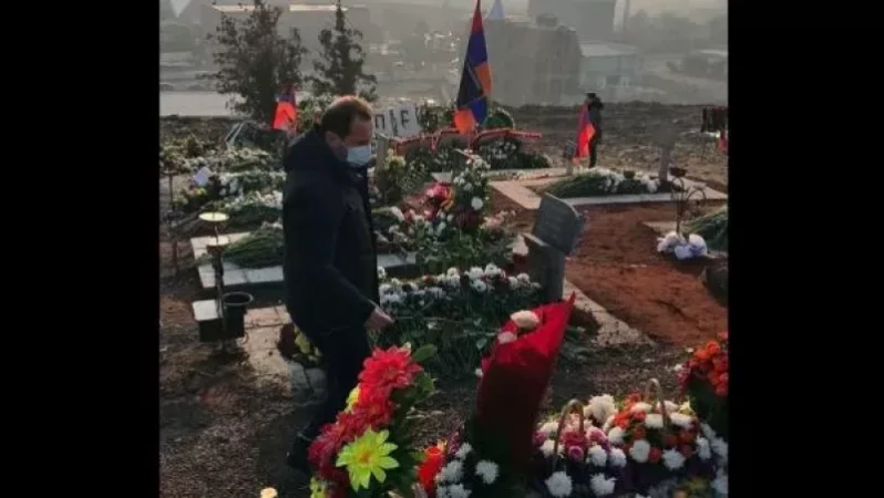 Դավիթ Տոնոյանը Հայաստանում է և այցելել է Եռաբլուր