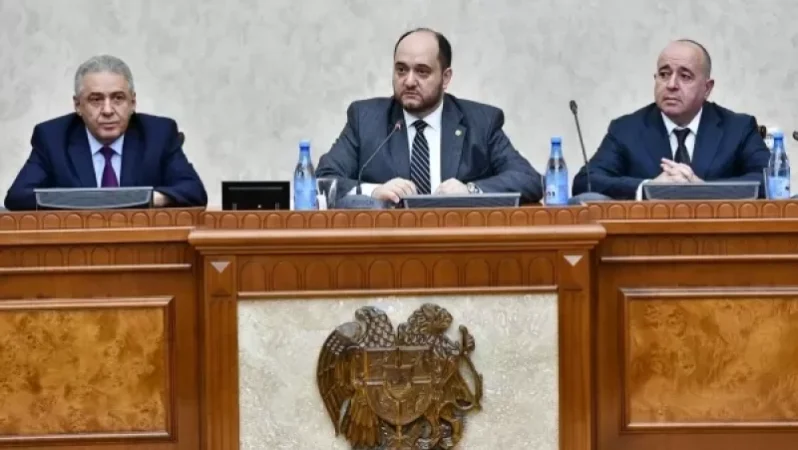 Արայիկ Հարությունյանը ՊՆ աշխատակազմին է ներկայացրել նախարարի նորանշանակ առաջին տեղակալ Արշակ Կարապետյանին