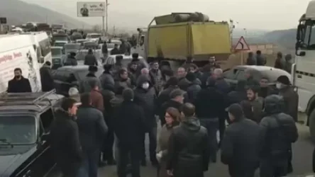 Քաղաքացիները փակել են Վանաձոր-Երևան մայրուղին՝ Փաշինյանի հրաժարականի պահանջով