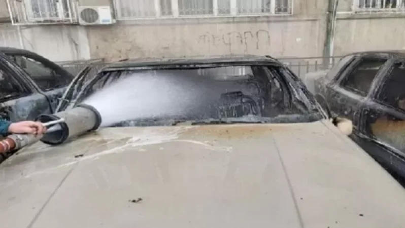 Ծերենցի փողոցում 3 ավտոմեքենա է այրվել