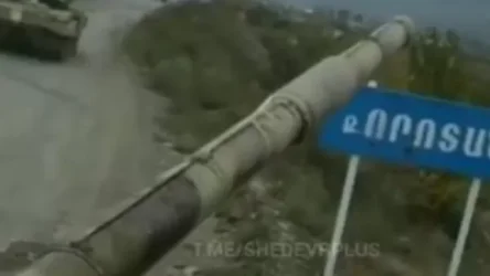 ՏԵՍԱՆՅՈՒԹ. Թշնամին զինտեխնիկայով զգետնում է Սյունիքի մարզի Որոտան համայնքի ցուցանակը