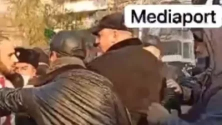 ՏԵՍԱՆՅՈՒԹ. «Իմ քայլի» պատգամավոր Սիսակ Գաբրիելյանի և ցուցարաների միջև ծեծկռտուք սկսվեց