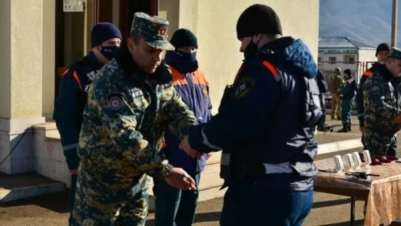 Արցախի ԱԻՊԾ տնօրենը մասնագիտական տոնի առթիվ պարգևատրել է ՌԴ ԱԻՆ-ի մի խումբ աշխատակիցների