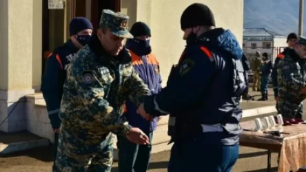 Արցախի ԱԻՊԾ տնօրենը մասնագիտական տոնի առթիվ պարգևատրել է ՌԴ ԱԻՆ-ի մի խումբ աշխատակիցների